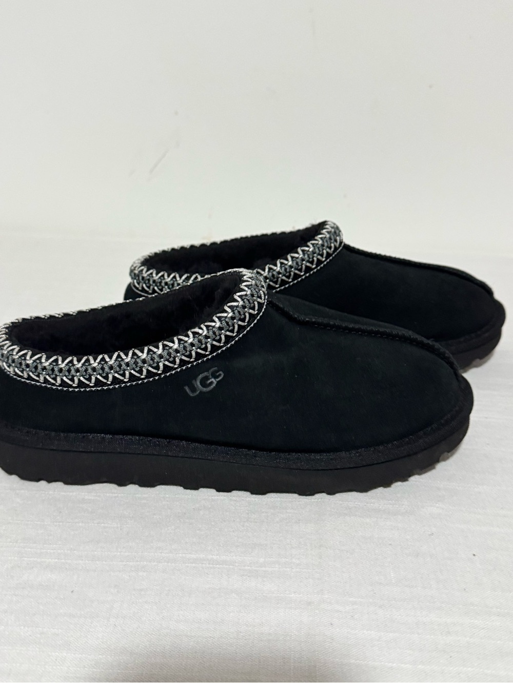 UGG Women's Black Suede Cozy Slip-On Clog size 6